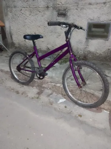 Bicicleta aro 20 roxa