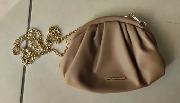 bolsa constance com corrente dourada removível