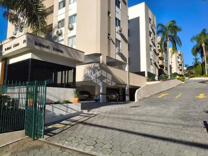 Apartamento de 3 dormitórios com suíte e vaga , a pé da UFSC, na Carvoeira