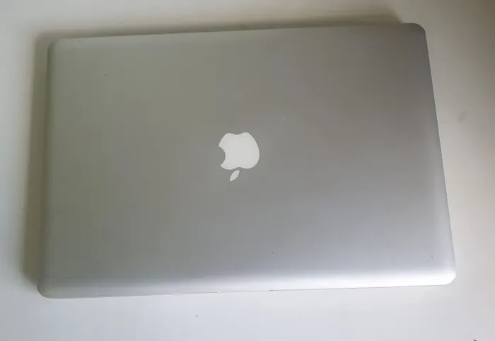 Macbook Pro i7 (retirada de peças)