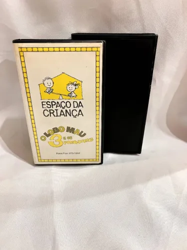 2 Fitas VHS - Lobo Mal e os Três Porquinhos e Conhecendo os Beat-All (infantil)