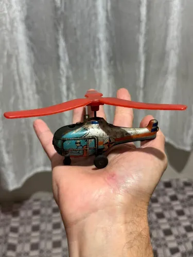 Helicóptero de lata Estrela a Corda