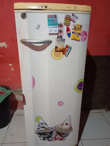 Vende se geladeira usada em boas condições