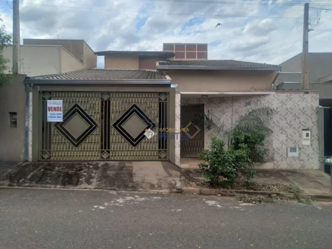 LINDA CASA RESIDENCIAL RICA EM ILUMINAÇÃO, EXCELENTE LOCALIZAÇÃO, PRÓXIMO AO POSTO PALESTR