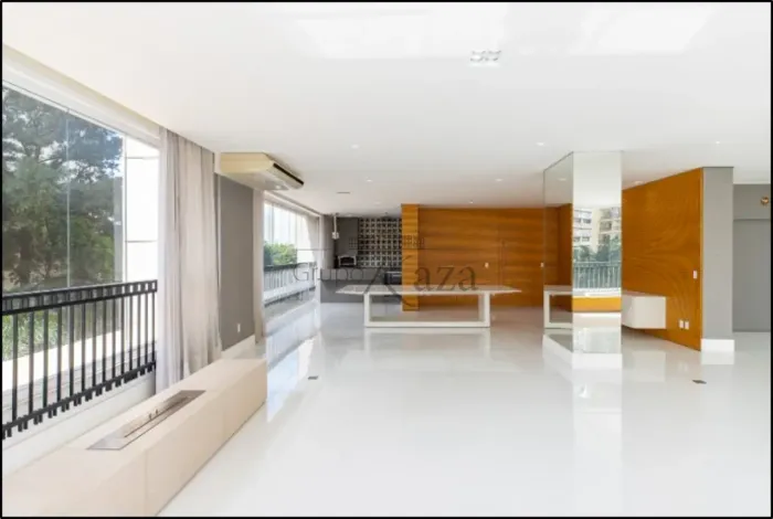 O apartamento Garden mais espetacular de Moema, com uma exuberante piscina privativa, chur