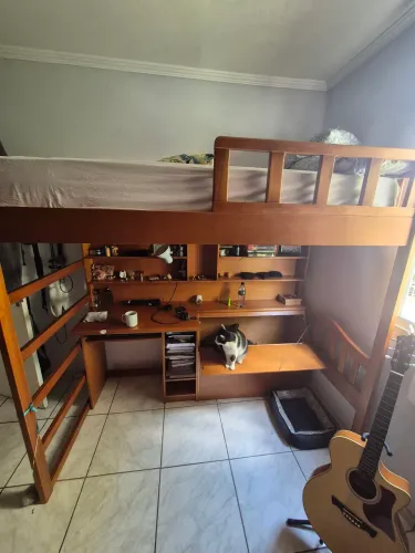Cama solteiro com escrivaninha