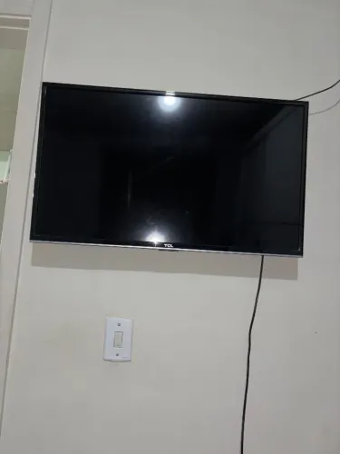 Caixa de som JBL + televisor smart 32 polegadas