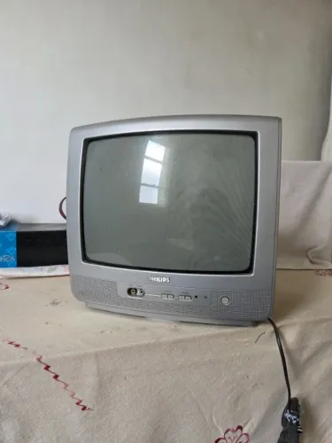 Tv de tubo Philips de 14 polegadas retrô - funcionando