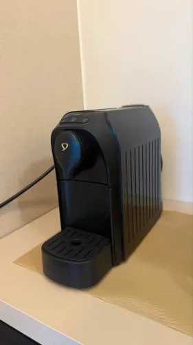 Cafeteira Três corações com cápsulas