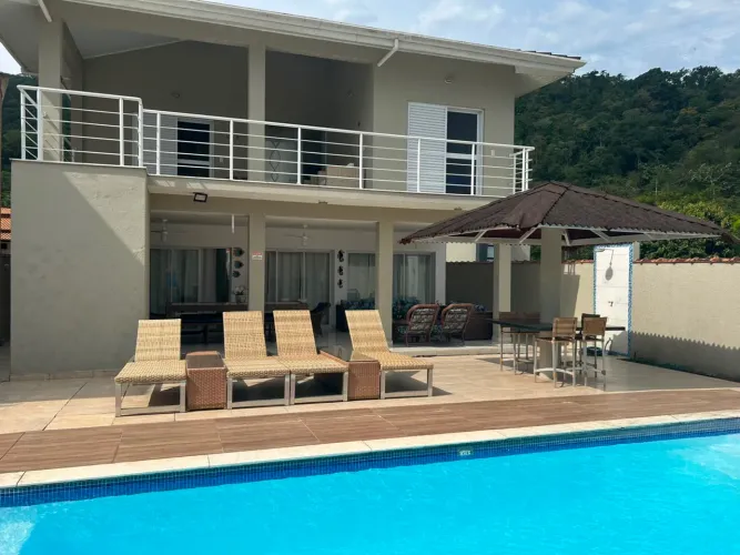 Casa Temporada 05 dormitórios Condomínio Fechado