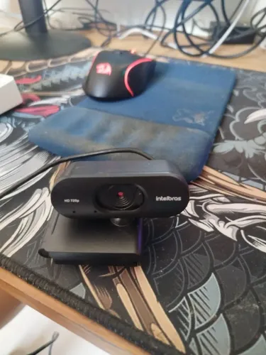 Webcam Intelbras HD 720p CAM-720p com Microfone e Protetor de Privacidade