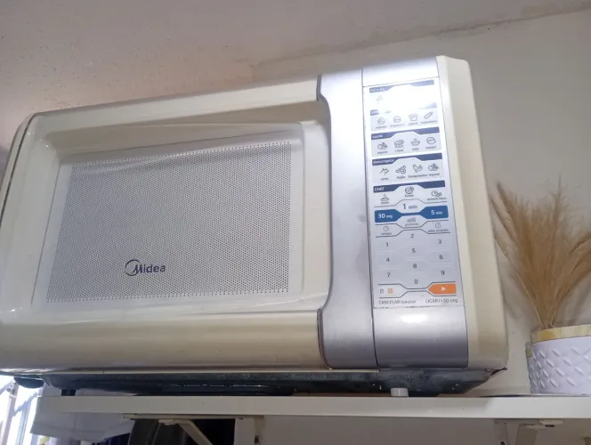 Microondas com defeito. Não está ligando, provavelmente é o fuzil