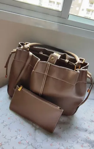 Bolsa Santa Lolla Marrom Acinzentado.