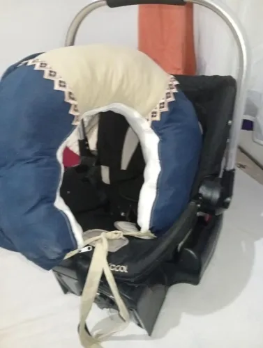 Vendo andador e bebê conforto e almofada amamentação