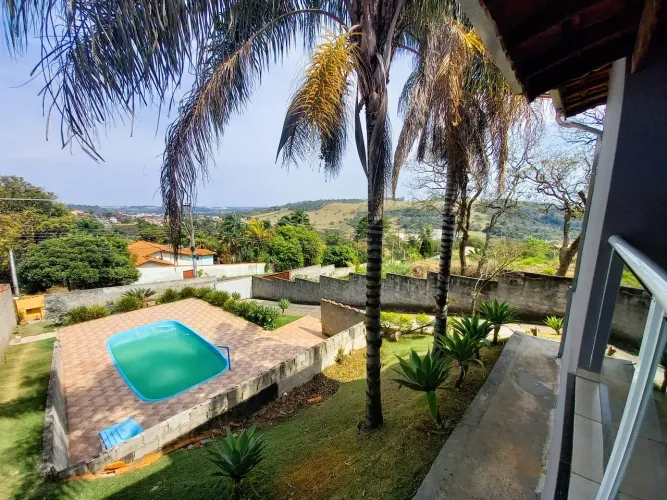 Casa com 3 dormitórios, suíte com varanda, piscina e vista panorâmica em Jaguariúna