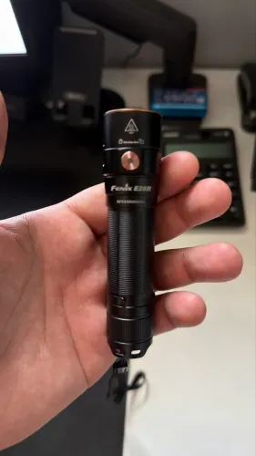 Lanterna Fenix E28R 1500 Lúmens