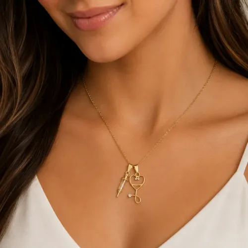 Colar Banhado a Ouro 18k Pingente de Estetoscópio Coração e Seringa - Joia de Enfermagem