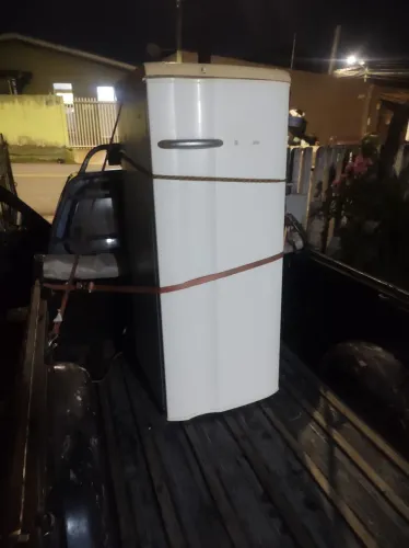 Geladeira Eletrolucx 127 v compacta 
