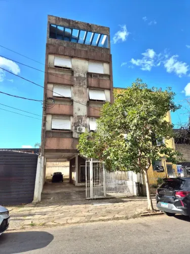 Terreno com Prédio Comercial em Localização Estratégica de Porto Alegre.