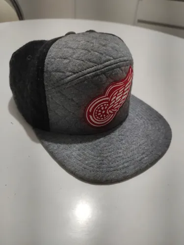 Boné Detroit Red Wings Mitchell & Ness comprado em 2016 nunca usado perfeito estado