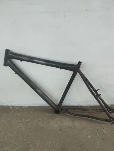 Quadro de bike + spray de tinta vermelha