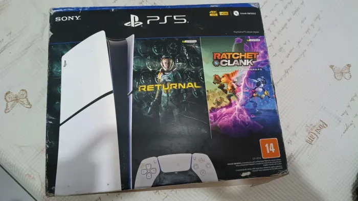 PS5 Slim Digital com acessórios