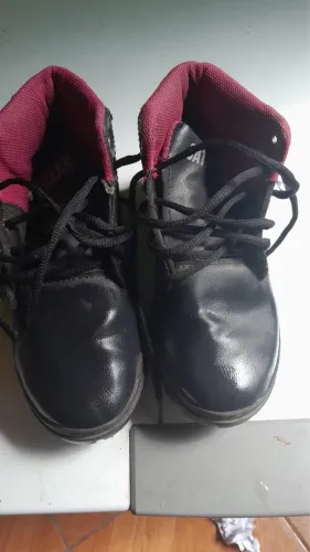 Vende sapato bem conversado semi novo
