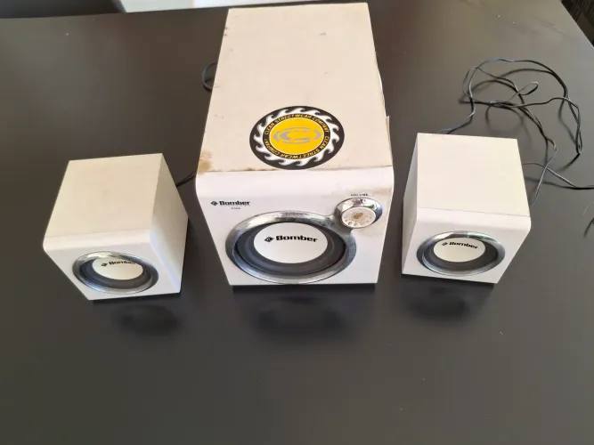 Sistema de som 2.1 Bomber para computador subwoofer satélites