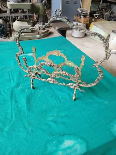 Porta revista antigo em Bronze