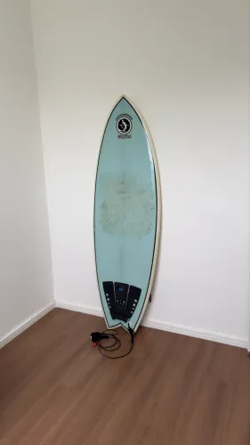 Prancha de surf 5'10 peninha