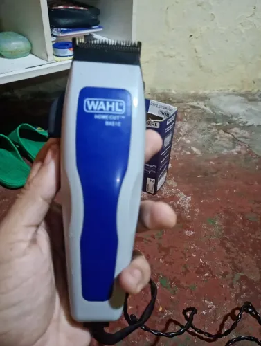 Máquina de cortar cabelo Wahl semi nova