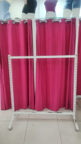 Arara para exposição de roupas