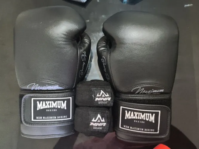 Luva de Boxe/Muay Thai Maximum 16oz + Bandagens - Usada Apenas 1 Vez