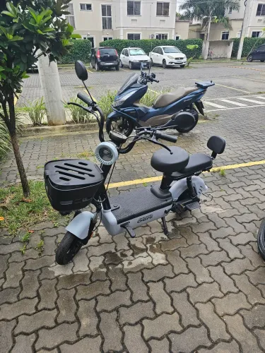 Bike eletrica modelo Pitica Moto chefe