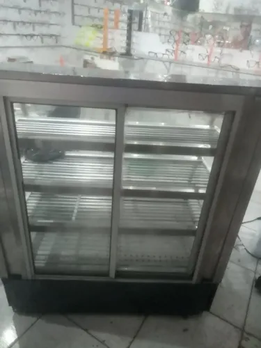 Balcão de padaria para colocar pão ? e bolo
