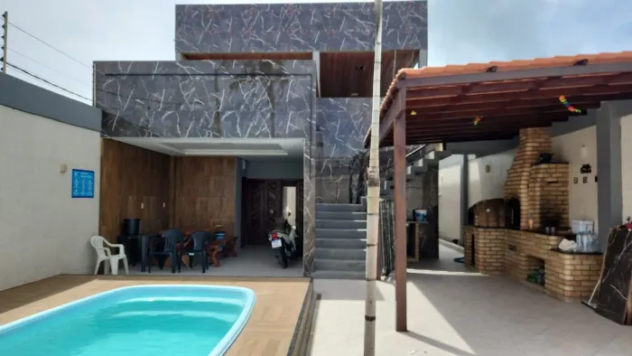 Casa com Piscina - Praia da Costa