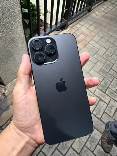 iPhone 16 pro Max z