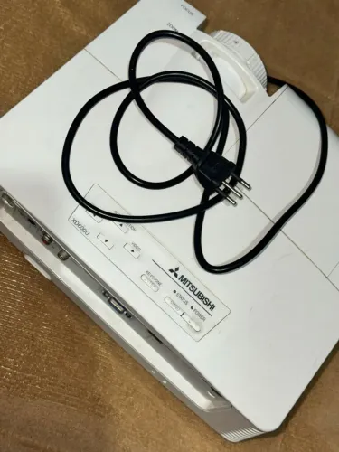 Projetor Mitsubishi XD600U, VGA,HDMI, 4.500 lúmens, Projetor