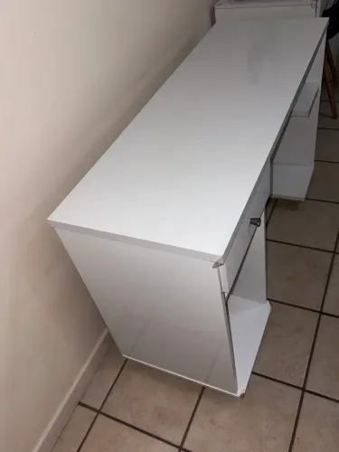 Escrivaninha branca