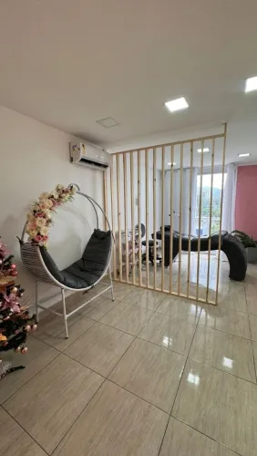 Divisória de ambientes em madeira maciça