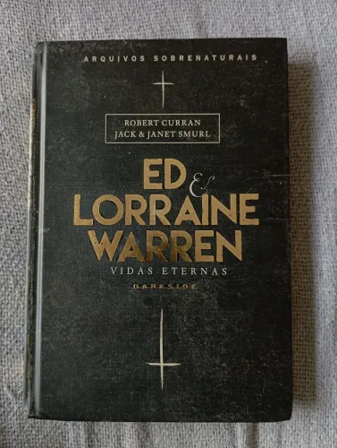 Livro darkside Ed e Lorraine Warren 