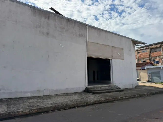 Aluga-se galpão