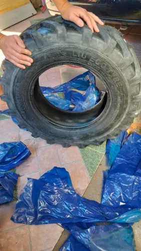 Pneu de trator remolde zero só foi tirado da embalagem pra bater foto.