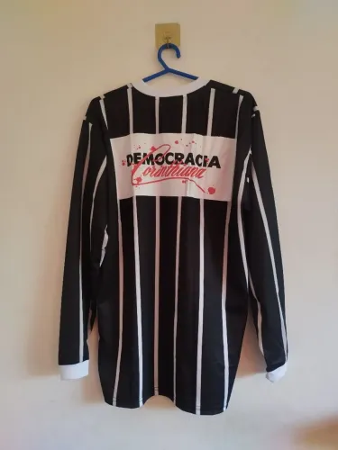 Camisa Retrô Corinthians Democracia Manga Longa Sócrates - Listrada Pronta Entrega