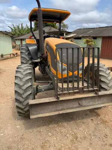 trator valtra a 750