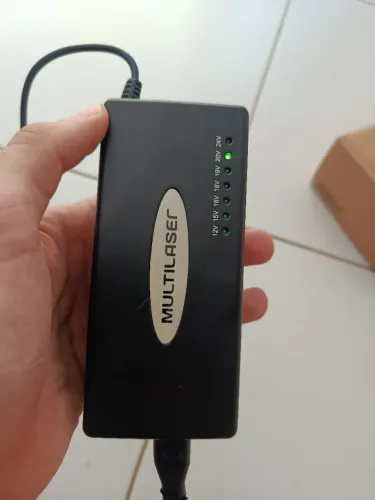 Fonte bivolt para notebook Multilaser 