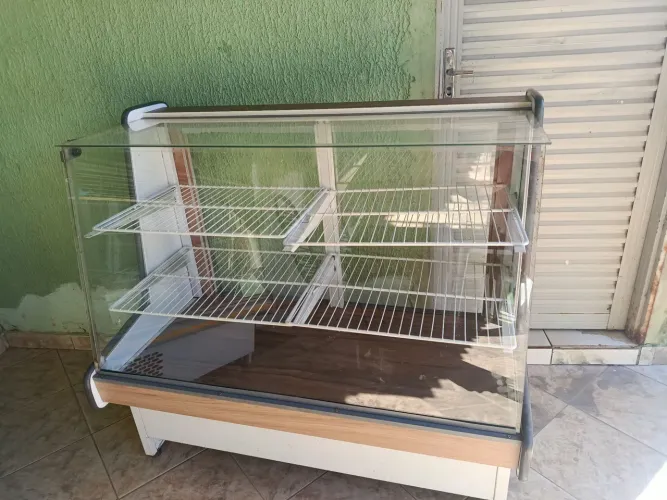 Vitrine expositor de padaria 1,20 por 50 mts em ótimo estado de conservação 