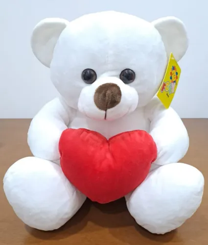 Urso de Pelúcia com coração vermelho