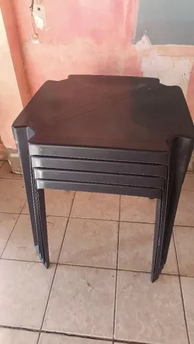 Mesa e cadeiras novas 