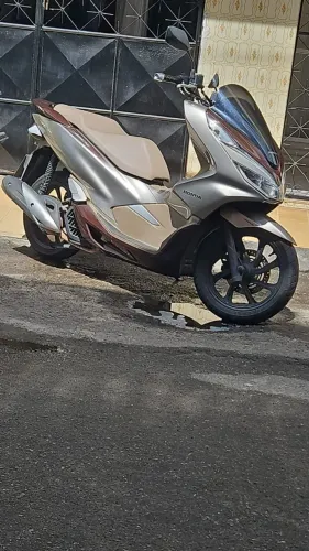 Vendo PCX 2022! Pra vender logo